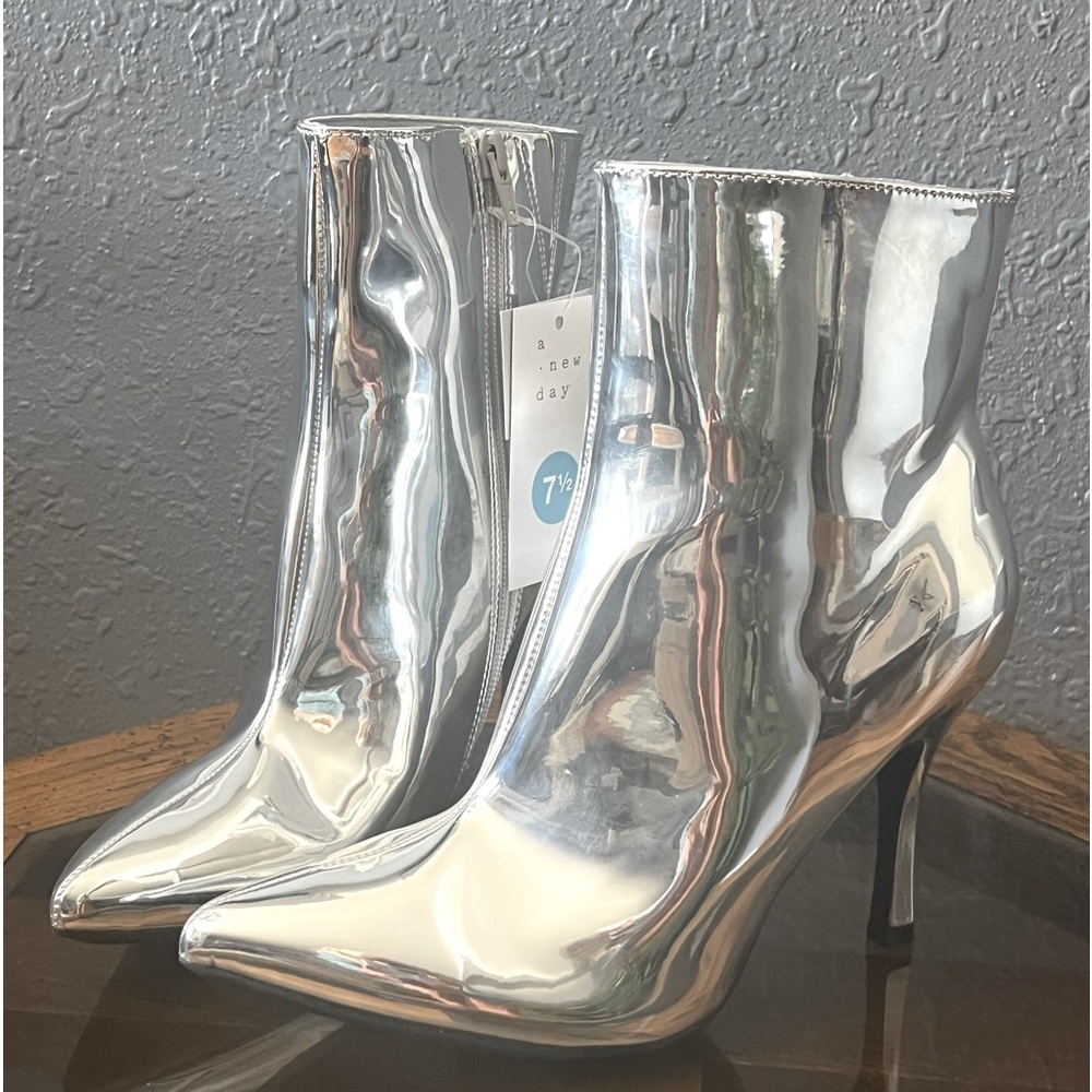 A New Day - Silver Metallic Bootie - Sz 7 1/2 - NWT - 3 1/2” Heel